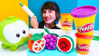 Bebek videoları. Ümit, Om Nom için oyuncak meyve yapıyor. Play Doh oyun hamuru oyunları.