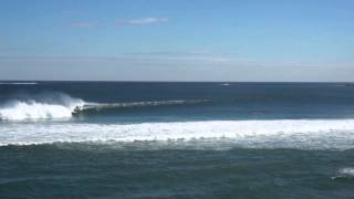 Un surfeur se met un tube parfait à Mundaka !