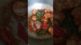 Stir-fried shrimps with basil leaves.