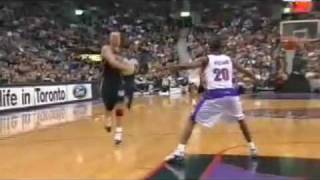 Richard Jefferson facial dunk on Chris Bosh