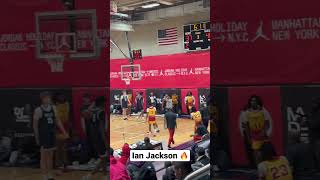 North Carolina guard Ian Jackson is a bucket! He went off this game and had tuff and 1s!