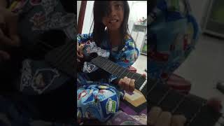 Sheryl belajar gitar pake lagu legend #peterpanband #peterpancover #mimpiyangsempurna #cover #shorts