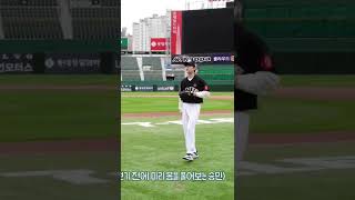 SEUNGMIN playing baseball throw and catch | SKZ VLOG in Busan