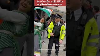 India Girl ने British Police Officer को dance सिखाया Indian Song - Sauda Khara Khara #shorts