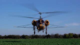 Kukacbombázó helikopter: akrobaták a szántóföld felett (Ep. 245)