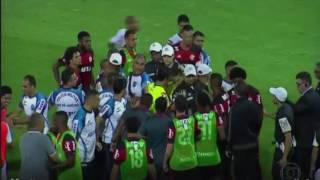 Em jogo polêmico, Flamengo derrota Fluminense e se aproxima do líder Palmeiras