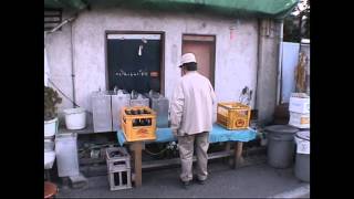 Kazuo Yamagishi making ramen