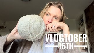 Vlogtober 15th 🍂🍁 Two New Cast Ons and an outing in the silly hat 🎩