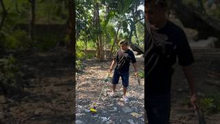 Menemukan hartakarun mahal dengan alat metal detector #shorts #short #viral #trending #dwiaffor