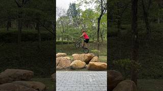 Climbing Bicycle #extremesports #feedshorts #bicycle