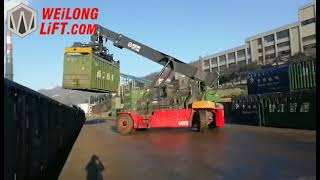 Reachstacker container handling