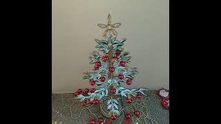 Ideia criativa e inédita de artesanato  ,como fazer uma arvore de natal com  tampinhas de garrafas.