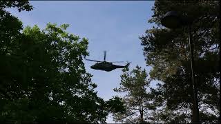 NH90 -helikopterin ylilento Puolustusvoimien kesäkiertueella Kouvolassa 10.6.22