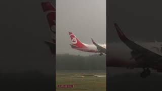 Big Vortex Landing Boeing 737-700 of Air Berlin #shorts #vortex #boeing737 #landing