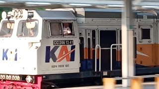 Nonton Kereta Api : Manahan, Tegal Bahari, GBMS