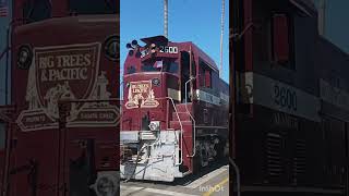 Santa Cruz BT&P 2600 leads out of the Santa Cruz Board Walk #santacruzboardwalk #train #norcaltrains