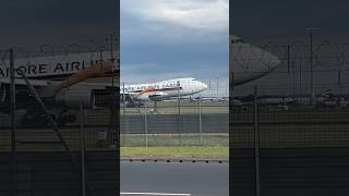 Singapore Airlines freighter Crazy landings #a350 #avaition#planespotting #shorts #airbus