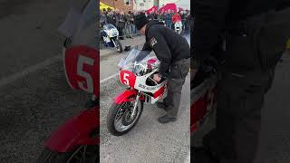 '75 Yamaha TZ750 race bike warm-up