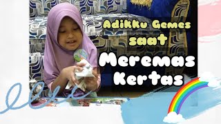 KEGIATAN MEREMAS KERTAS KELAS PAUD Bersama Adikku