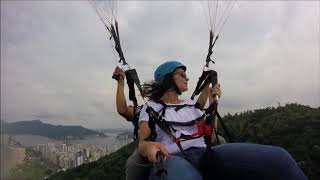 KELLY VOANDO DE PARAPENTE EM SÃO VICENTE