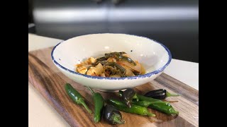 Rajas con queso en salsa asada - Cocina con Conexión- Sonia Ortiz con Juan Farré