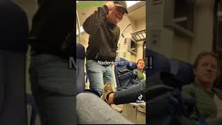 Moraalridder spreekt jongen aan in trein!