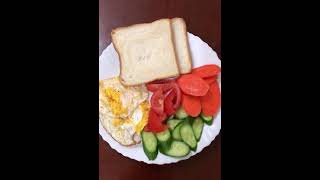 toasted bread ,fried egg, cucumber, tomato & carrots #shorts