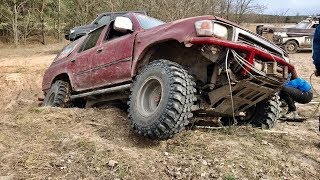 Водитель Toyota 4Runner не едет в объезд Offroad 4X4