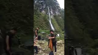 Air Terjun Kaki Gunung Gede Pangrango Curug Cibeureum @DuniaBermainAnakPintar  #shorts #short #fypシ