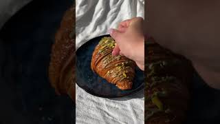 HIT 🥐 Croissant z nadzieniem z Pistacji Di Bronte | #łączynaskultura #pistachio #pistacje