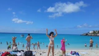 Insanely low landing @ Maho beach, St Maarten airport