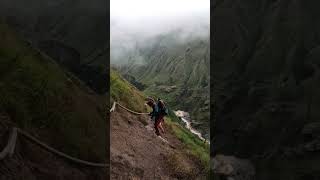 Via Torean #pendakiindonesia #travelvlog #backpacker #gunungrinjani #rinjanimountain #torean