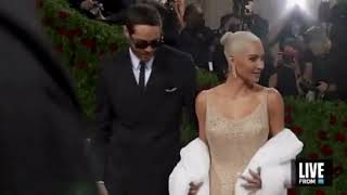 Kim Kardashian HIDES UNZIPPED back Portion of Marilyn Monroe's Dress!