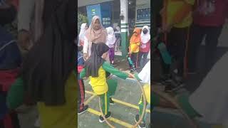 Sorotan 45.06 - 50.06 dari Pekan Olahraga Antar kelas | Lomba Estapet kelereng