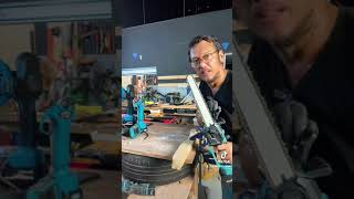 Test gergaji bateri potong Kayu Sena berdarah, sejenis balak. Chainsaw cordless by Dagmara