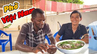 KHÔNG NGỜ MÓN PHỞ VIỆT NAM LẠI NỔI TIẾNG NHƯ THẾ NÀY TẠI CHÂU PHI