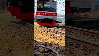 Si ular besi meliuk di wesel stasiun manggarai