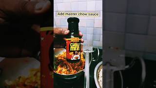 🍜 Husband ने Chowmin बनाया || Master Chow Noodles || Chowmin Sauce #shorts #youtubeviral