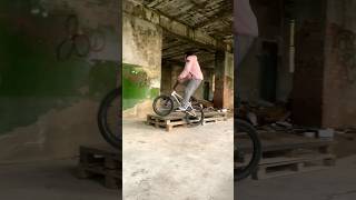 Скейт парк в заброшенном здании #bmx #bmxstreet#scoot #бмх #bmxlife #bmxtricks #scooter #shortvideo