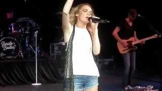 [HD] Danielle Bradbery UNBELIEVABLE! "Set Fire to the Rain"