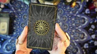 TAROT WITH KEYWORDS -Deck Review- DRAWING A BLANK? YOU'LL NEVER HAVE TO LOOK AT THE GUIDEBOOK AGAIN!