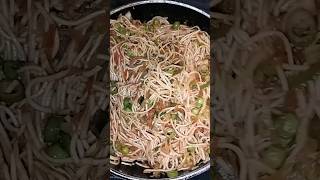 Veg hakka noodles #noodles #hakkanoodles #chowminrecipe #chowmein