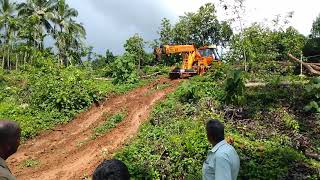 മഴയത്ത് നിയന്ത്രണംവിട്ട് ക്രെയിൻ