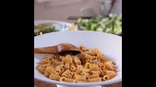 Carlo & Cathy’s Rigatoni con Salsiccia e Piselli