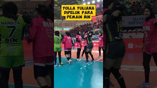 Momen ketika Yolla Yuliana dipeluk para pemain Jakarta BIN.  Wilda, Megawati, Ratri, Nandita dll