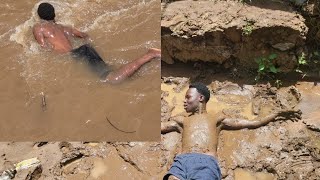 village life Bathing in the river//Claybath shower@iammarwa  @DeeMwango @iammayuguno5148