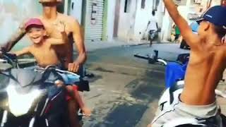 CB650 f cortando de giro só o cano na favela