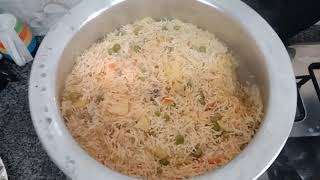 #Bhabhi Ki Farmaish Par Aloo Matar Waly Chawal Aur Czn Ki Taraf Sy#Saag Ka Tohfa