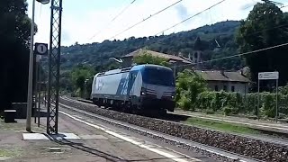 Due treni alla stazione di Lesa