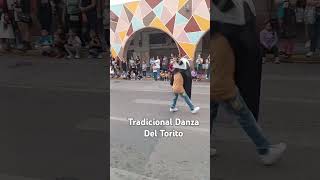 Tradicional danza del torito en el desfile de catrinas y dia de muertos en irapuato